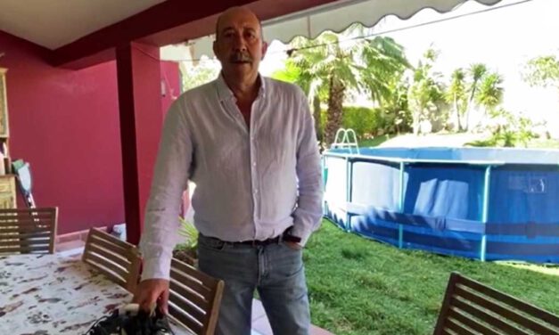 La campaña "El Puerto Solidario de Primera" subasta las botas de Carmelo Navarro