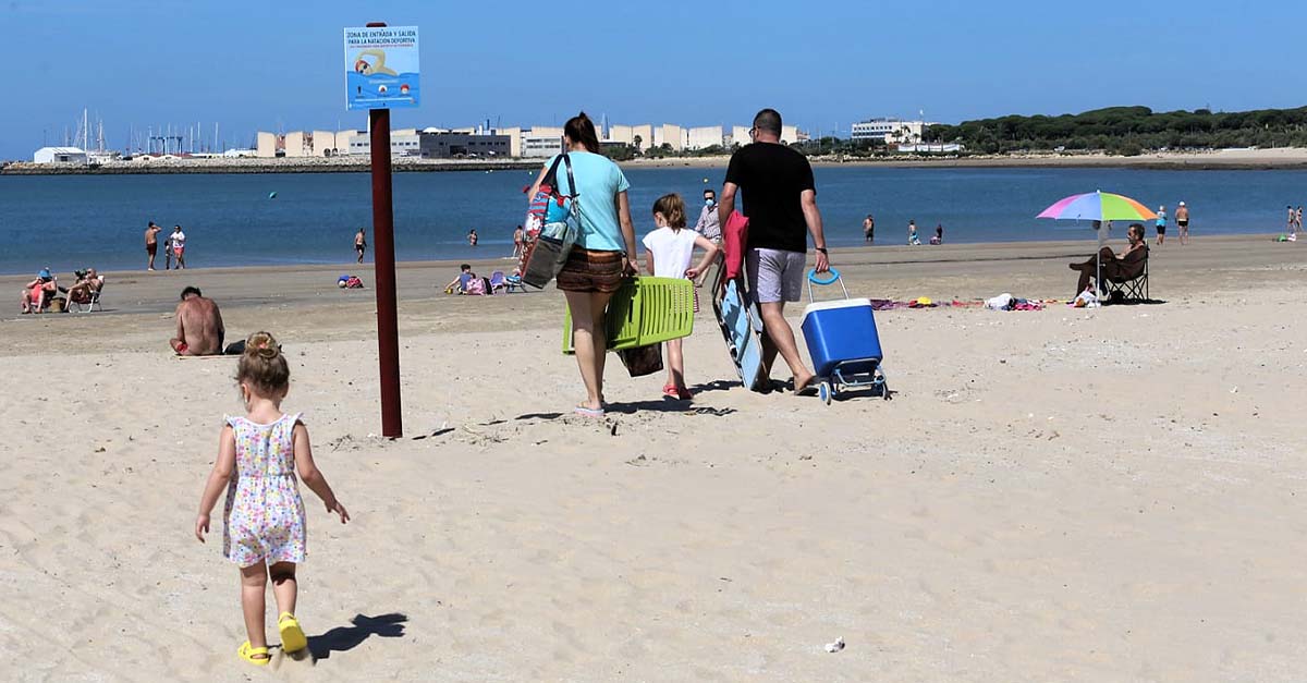 El Puerto estrena la fase 2 hacia la nueva normalidad con la apertura al baño en sus playas