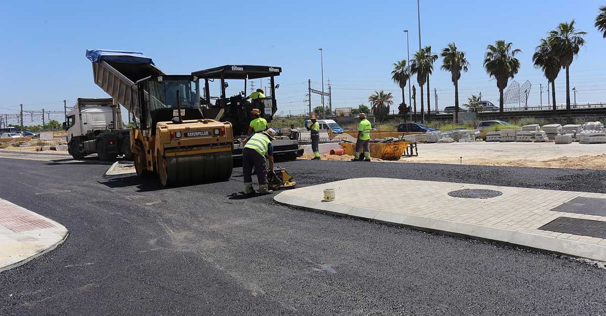 Comienzan los trabajos de asfaltado de la entrada al centro por Pozos Dulces