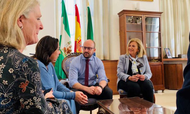 El Gobierno local reitera su compromiso y apoyo a las familias