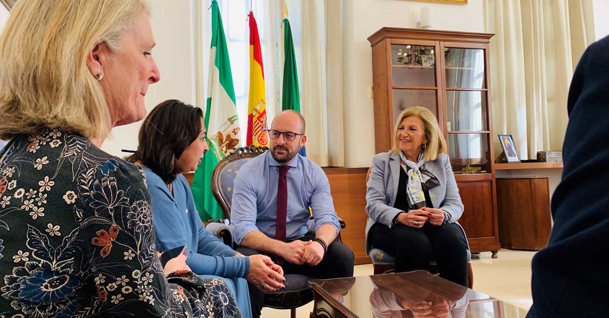 El Gobierno local reitera su compromiso y apoyo a las familias