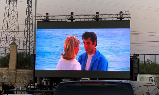 El Puerto inaugura su autocine gratuito en el parking de la Pasarela