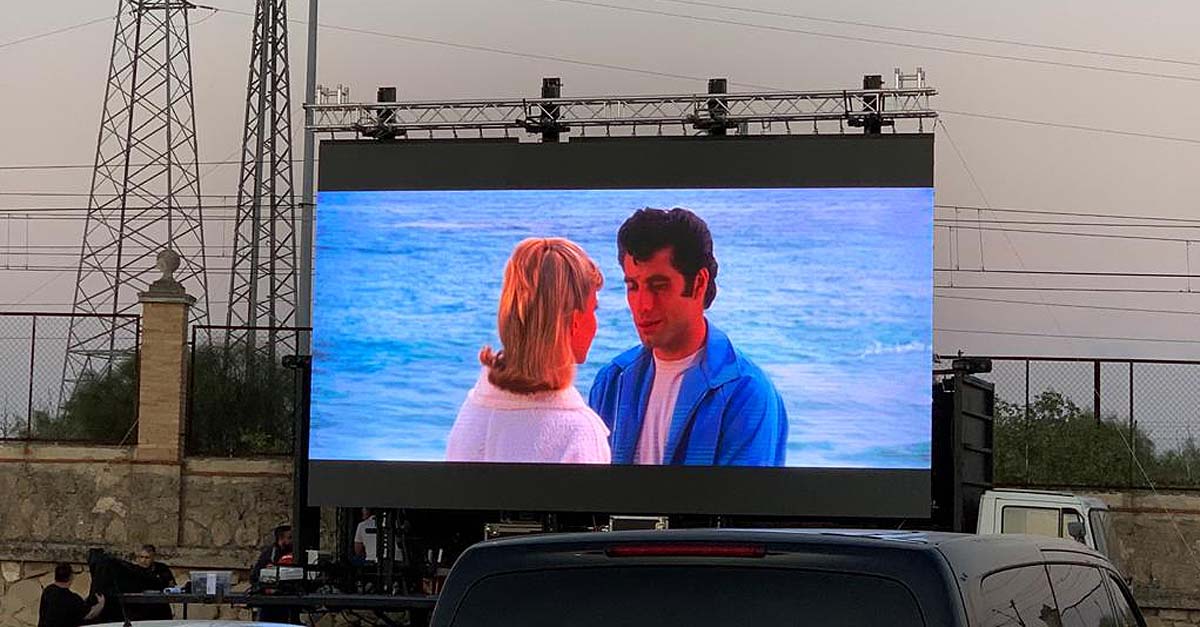 El Puerto inaugura su autocine gratuito en el parking de la Pasarela