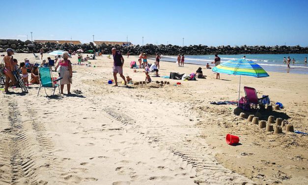 Adelante denuncia las malas condiciones laborales de los auxiliares de playas