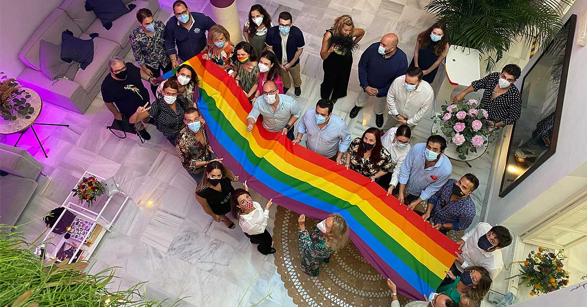 Casa de Indias se vistió de arcoíris para reivindicar que El Puerto tiene orgullo