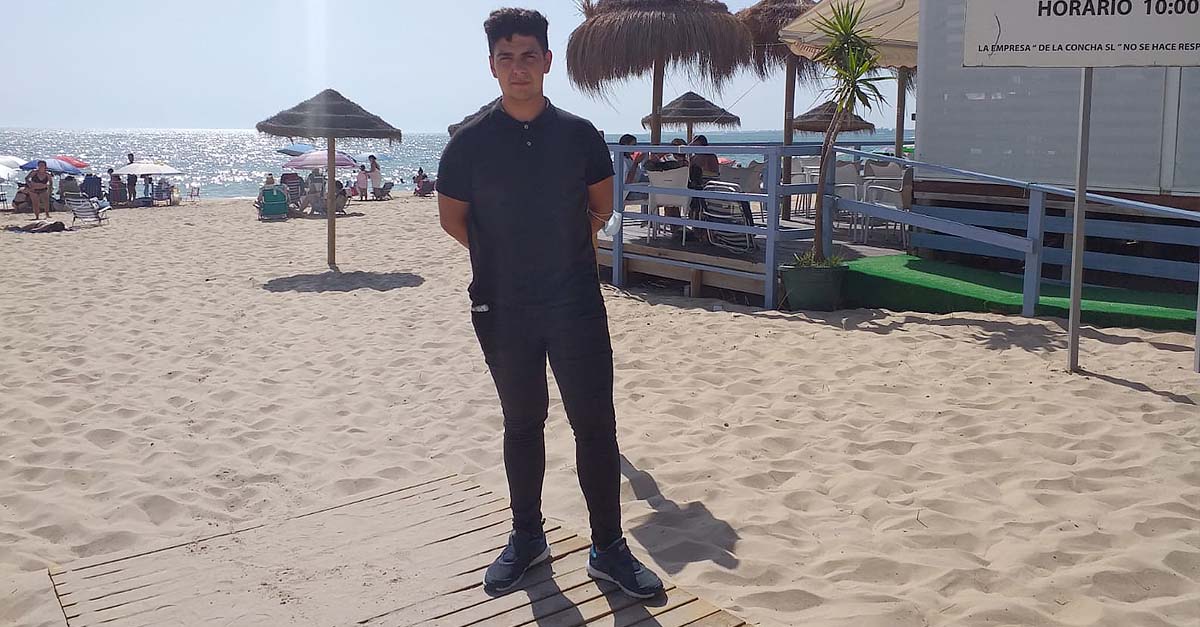 Un portuense salva la vida a un hombre de 70 años en la playa de El Buzo