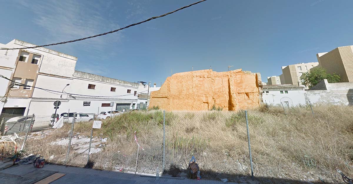 El Ayuntamiento limpia de forma subsidiaria la parcela de Cruces con Espelete