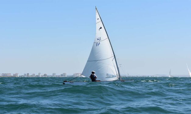 Pere Crespo roza el título de campeón de España de Patín a Vela en Cádiz