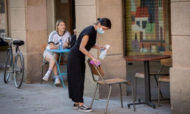 El sector servicios baja sus ventas un 14,4% en junio en Andalucía