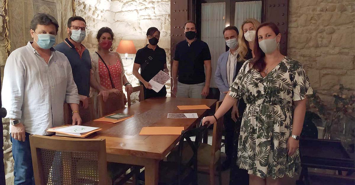 Revive El Puerto presenta a la oposición su informe para la regeneración comercial del centro