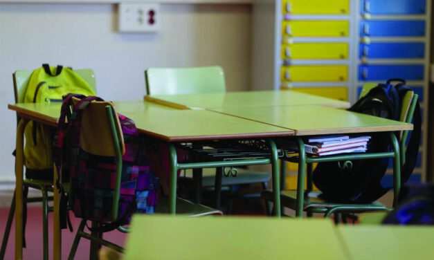 Caso de Covid-19 de un docente retrasa apertura del colegio en Baños