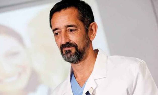 El doctor Cavadas consigue hacer caminar a un chico en silla de ruedas