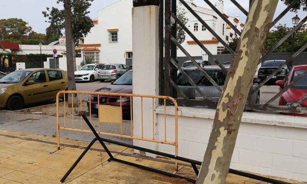 Denuncian reuniones incontroladas y el mal estado del parque junto a la parroquia de La Palma