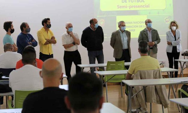 El Puerto acoge por primera vez un curso para formar entrenadores profesionales de fútbol