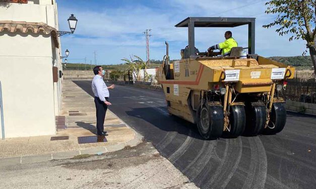 Mantenimiento Urbano inicia el asfaltado de varias calles