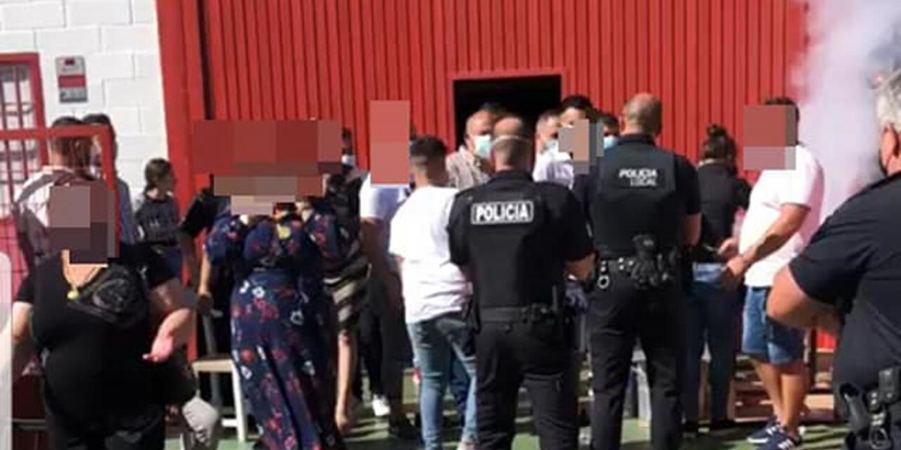 Más de 150 personas, sin cumplir las medidas antiCovid, en una fiesta en Almonte