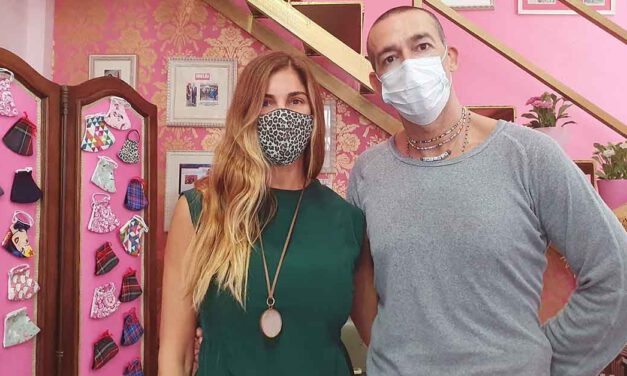 Calleja felicita a Esther García por el décimo aniversario de su marca