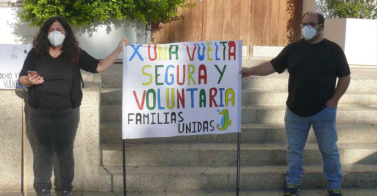Madres y padres de alumnos de El Puerto reclaman una vuelta al colegio segura y voluntaria