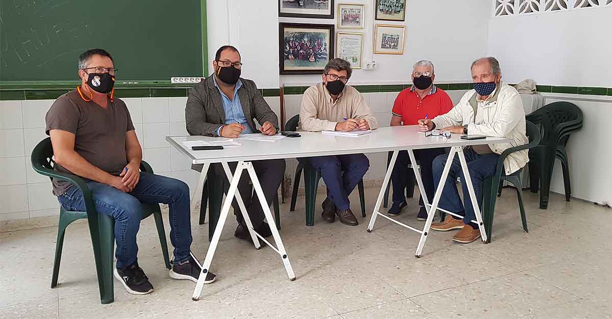 Javier Bello se reúne con la Asociación de Vecinos Ronda de Valencia