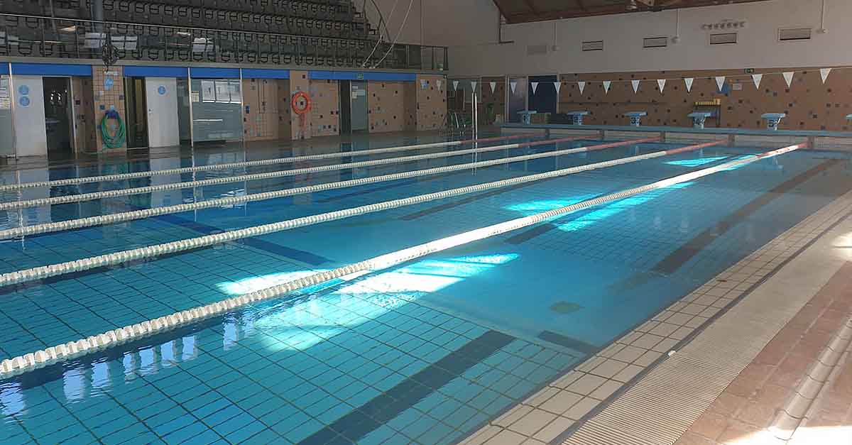 La piscina municipal cierra de forma unilateral por motivos de seguridad