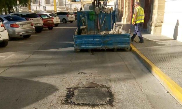 Arreglo de baches y socavones en Elías Ahuja, Ave María y calle Arión