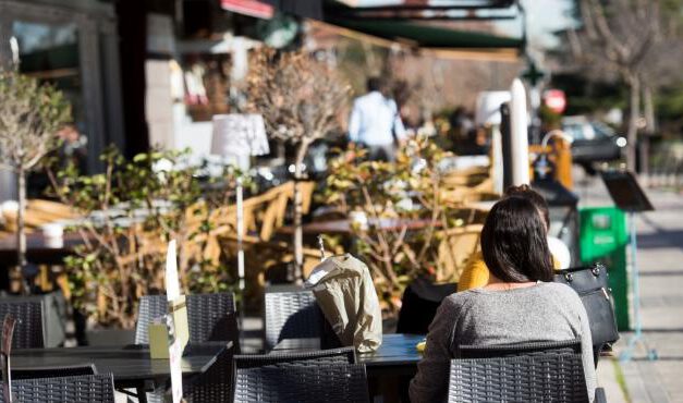 Sanidad propone a las Comunidades cerrar bares a las 22.00 horas