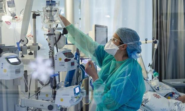 91 hospitalizados por Covid en 24 horas en Andalucía