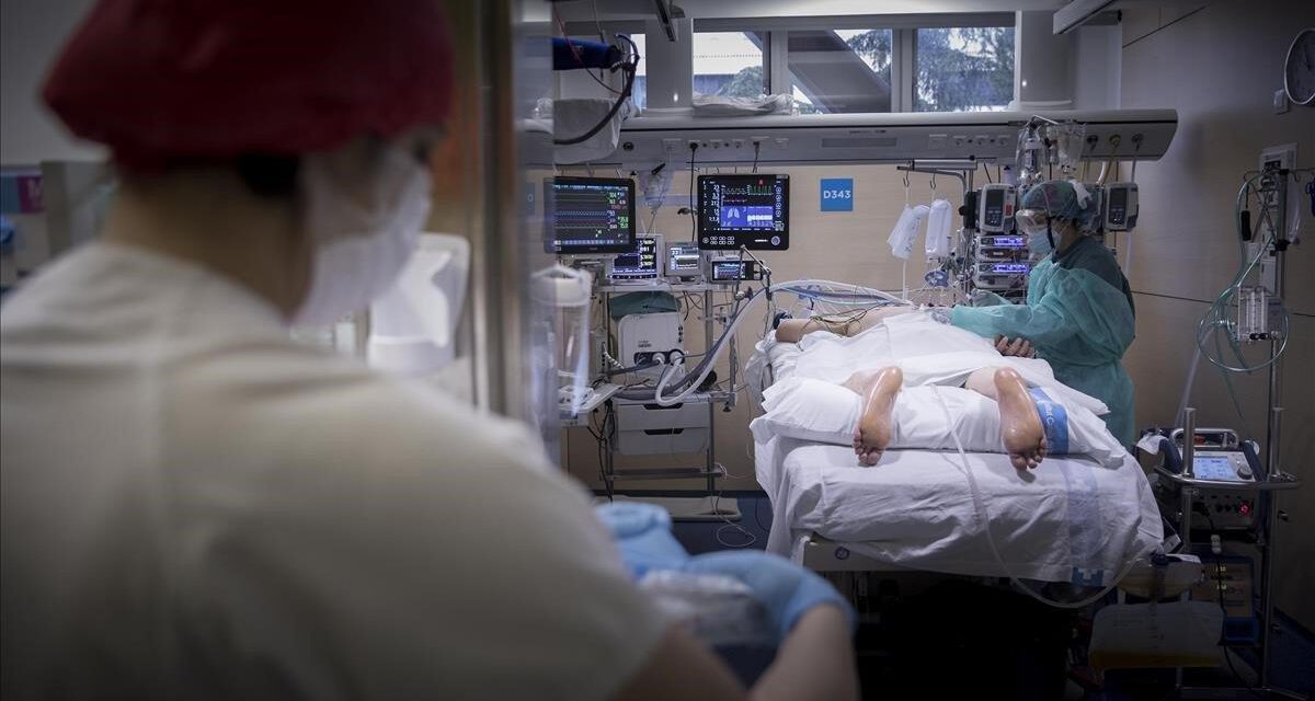 Andalucía supera por primera vez los 500 ingresos en UCI por coronavirus