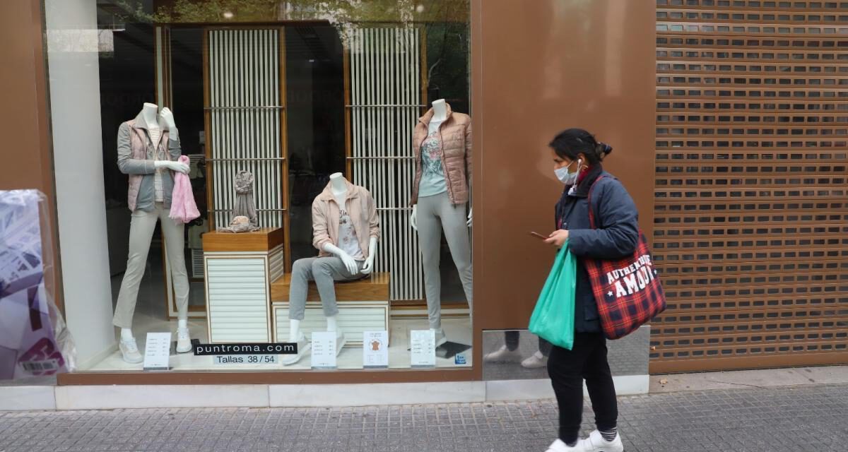 Comerciantes piden a la Junta retrasar la hora de cierre del pequeño comercio