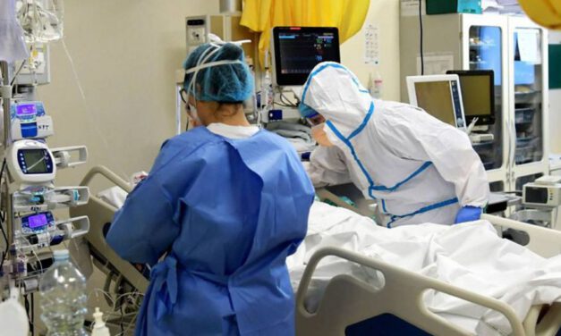 Andalucía roza los 5.000 contagios en un día y bajan los fallecidos a 55