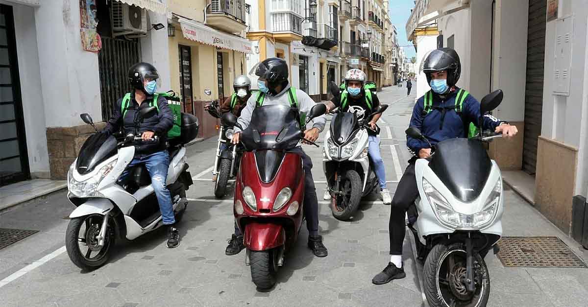 El PSOE propone ampliar el horario de reparto de comida a domicilio