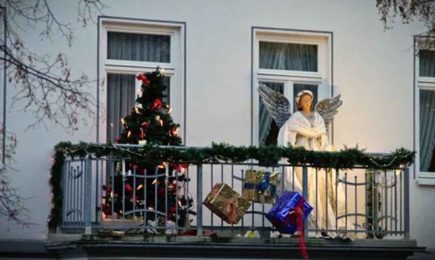 La AAVV de Barrio Alto prepara su campaña 'Alegremos las casas por Navidad'