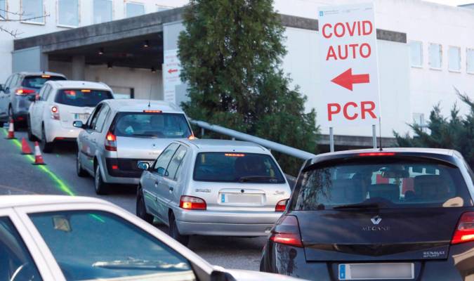 Andalucía suma 2.490 positivos y 18 muertos, y baja en 220 hospitalizados