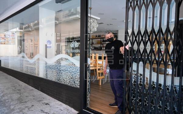 La Junta relaja las restricciones en Granada, que podrá abrir el comercio y la hostelería