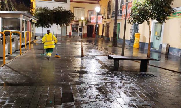 Medio Ambiente continúa desinfectando El Puerto como medida preventiva