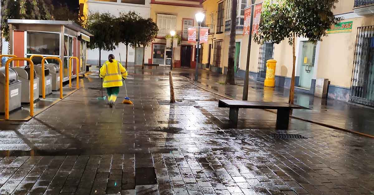 Medio Ambiente continúa desinfectando El Puerto como medida preventiva