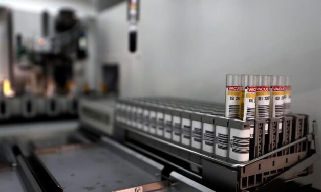 ¿Qué vacuna es mejor, la de Moderna o la Pfizer?