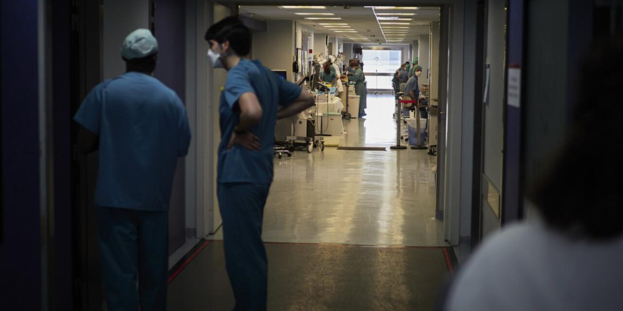 Siguen subiendo los hospitalizados y los ingresados en UCI en Andalucía