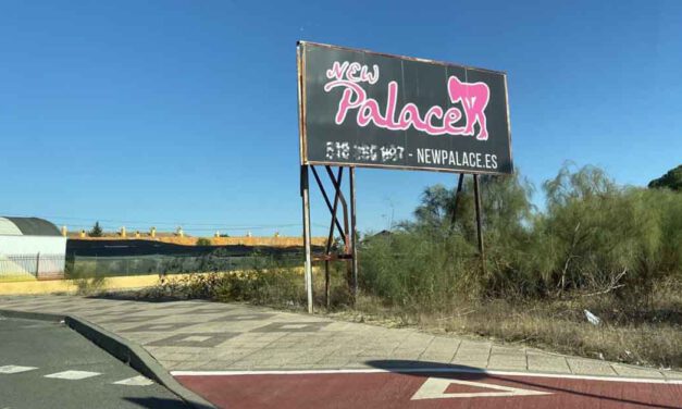 IU insta al gobierno a retirar las vallas de Sala Muelle por incumlir la ley