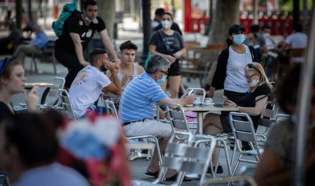 Moreno afirma que se plantean cerrar la hostelería para frenar los contagios