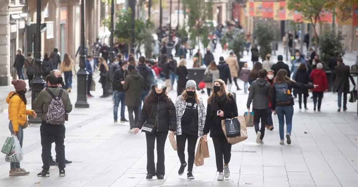 La Junta pide a los andaluces que mantengan las medidas de protección en Nochevieja