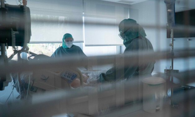 La ocupación de camas convencionales por coronavirus asciende en Andalucía