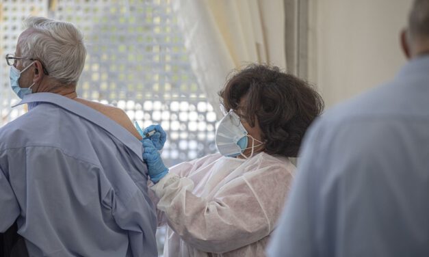 La OMS: vacunar primero a sanitarios, mayores de 60 años y personas en residencia