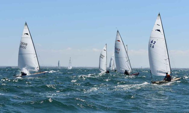 Vicente Climent aguanta el liderato de la 22º Liga de Patín a Vela tras el segundo asalto