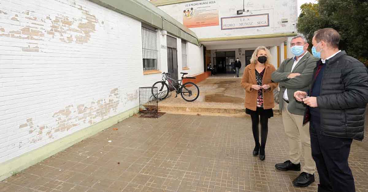 La Junta destina 180.000 euros en la mejora de la fachada y cerramiento del IES Pedro Muñoz Seca