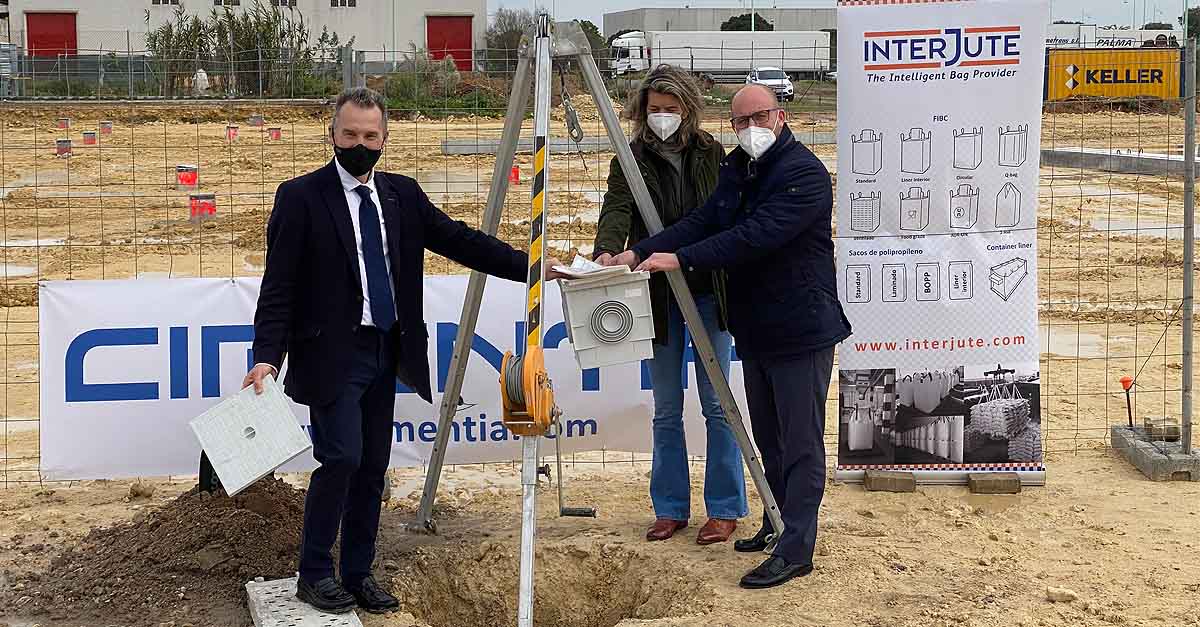 La multinacional Interjute Ibérica coloca su primera piedra en su nave de El Puerto