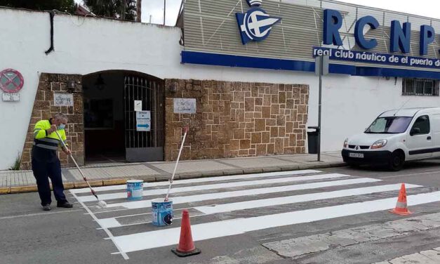 Finaliza el repintado de pasos de peatones en la Avenida de la Bajamar