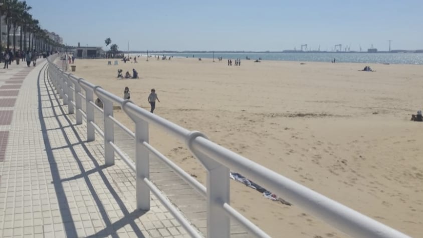 Kiss FM llega a la playa de Valdelagrana para invitar a El Puerto a disfrutar con su música al ritmo del “baile de San Vito”