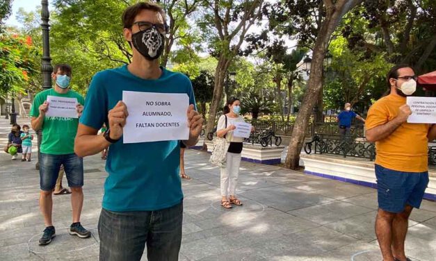 IU anima a solicitar la matriculación en la escuela pública