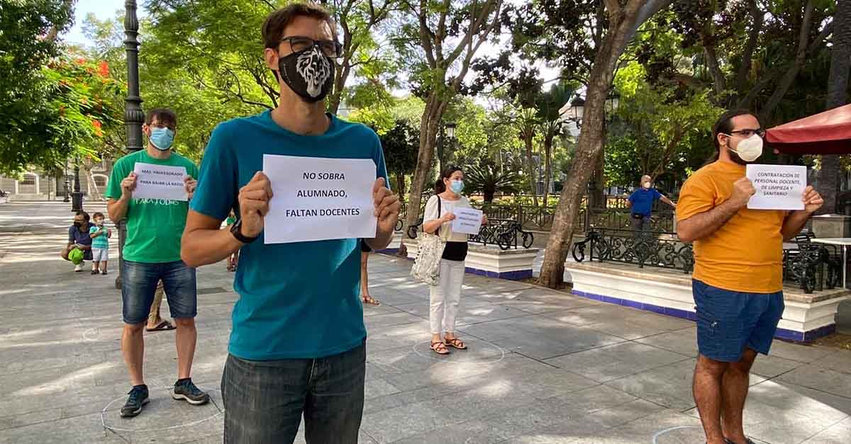 IU anima a solicitar la matriculación en la escuela pública